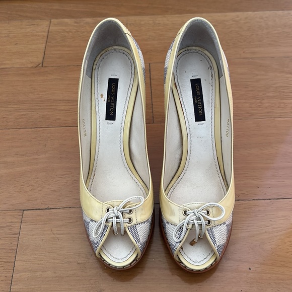 LOUIS VUITTON Beige Damier Azur Canvas With Patent Leather Peep Toe Pumps - Picture 2 of 9